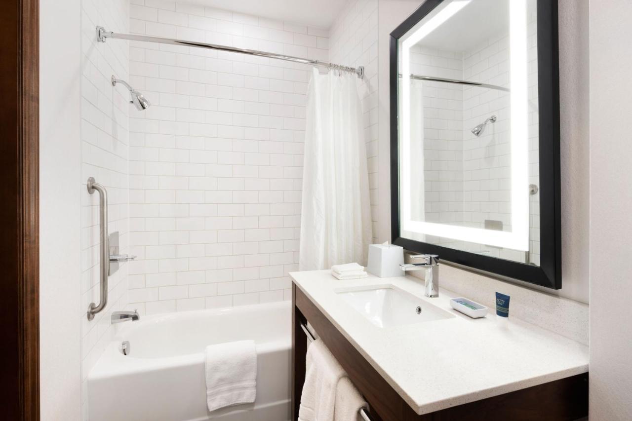 Four Points By Sheraton Calgary Airport Eksteriør bilde